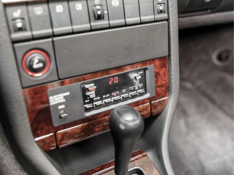 Детали интерьера Audi V8 1990 года  (EU) (фото 23 из 84)